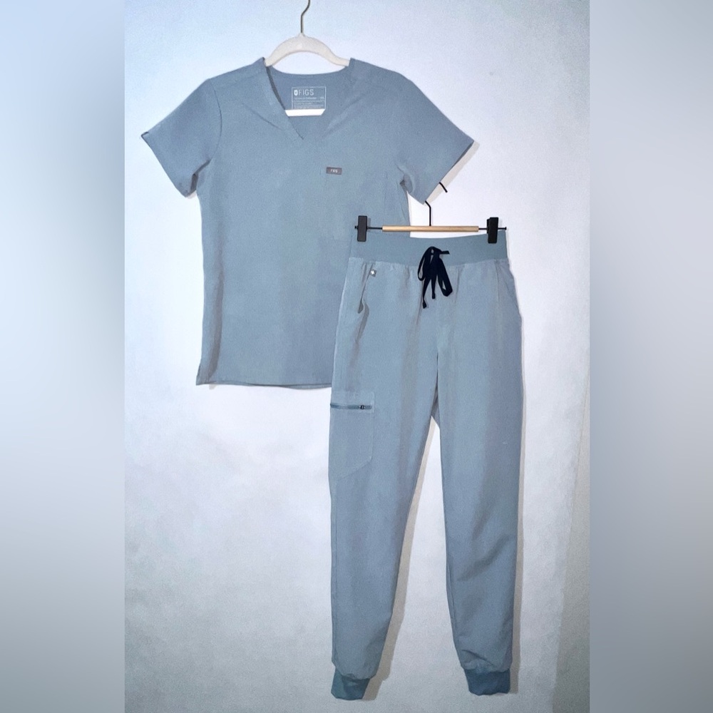 Figs Women's Technical Collection Dusty Blue Scrub Set 2-Piece Uniform, Size XXS